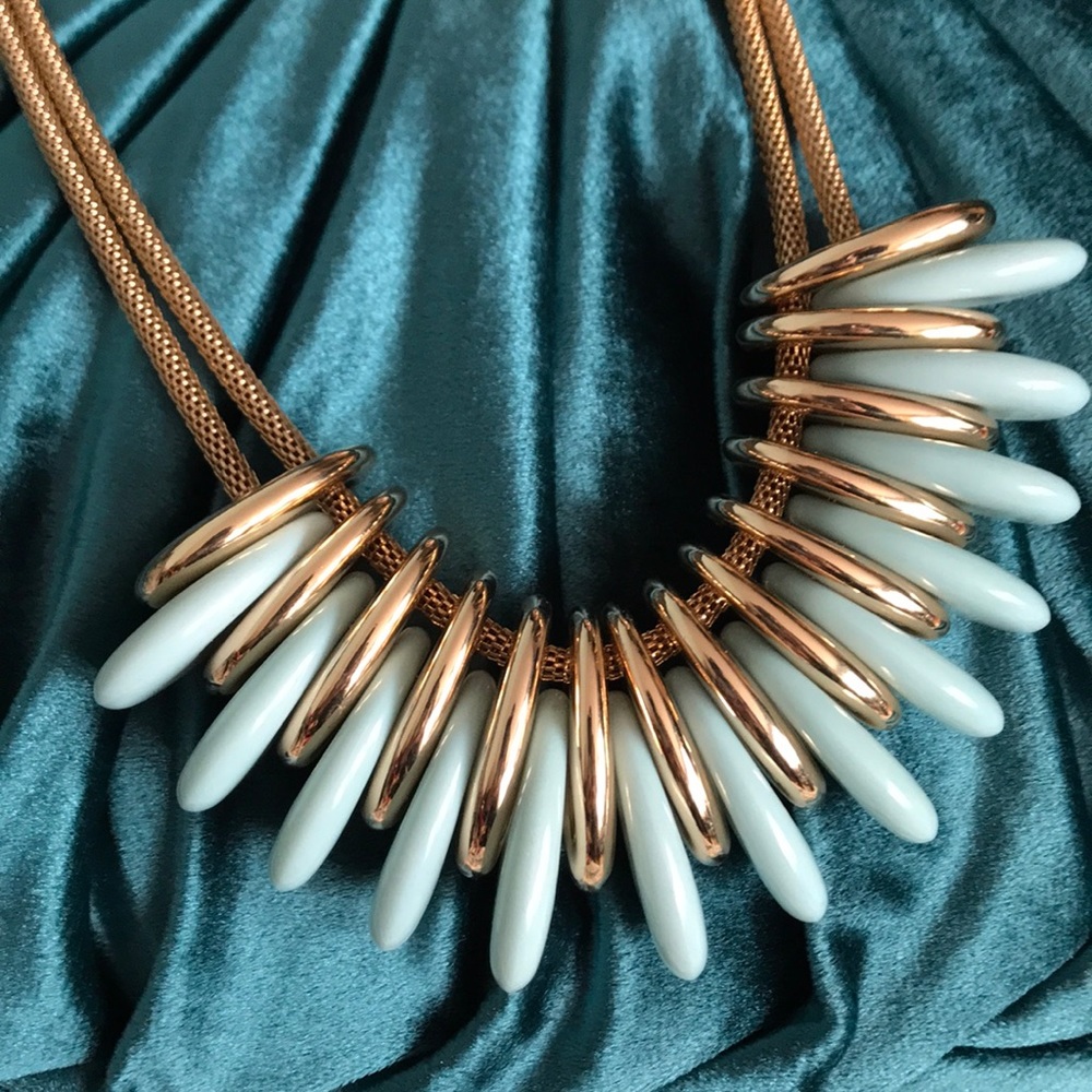 NWT Gold-tone & Acrylic Dimensional Statement Necklace